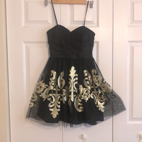 Hailey Logan Tulle Mini Dress Black w/Gold pattern, sweetheart neckline sz 2 - Picture 2 of 16
